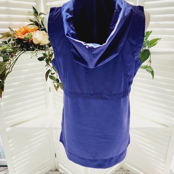 IZOD SLEEVELESS HOODED JACKET WITH POCKETS SIZE SMALL - Picture 2 of 7